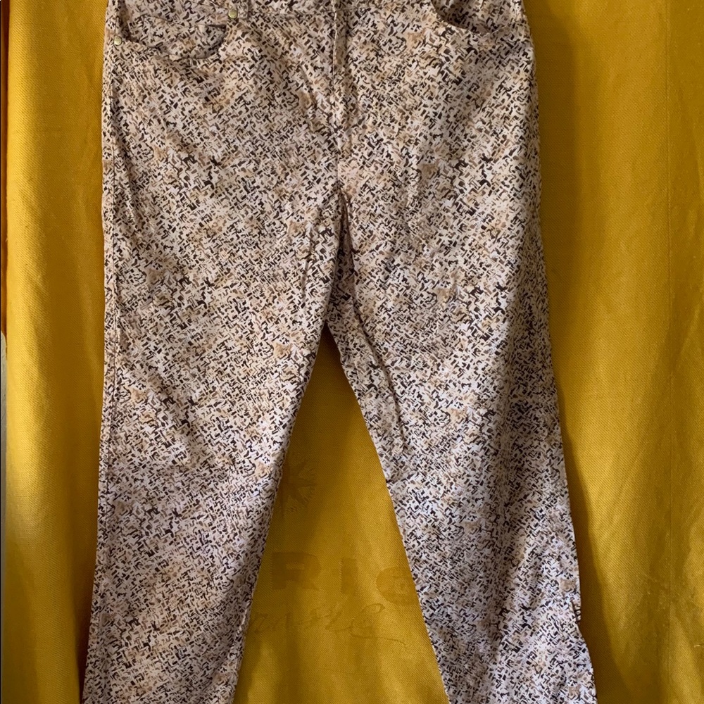 Oh So Chic Capris - Picture 5 of 6